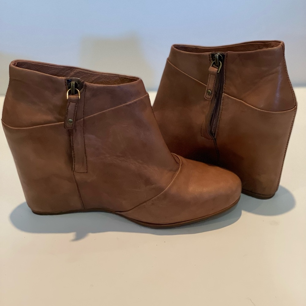 UGG leather wedge boot. Size 8